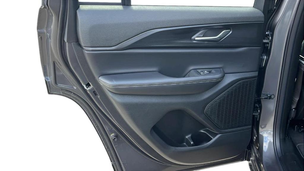 new 2025 Jeep Grand Cherokee car, priced at $48,375