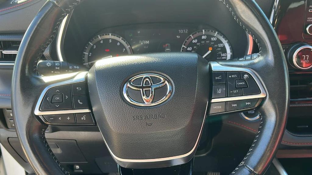 used 2021 Toyota Highlander car, priced at $35,671