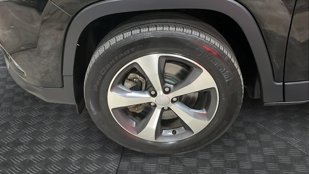 used 2022 Jeep Cherokee car, priced at $19,969