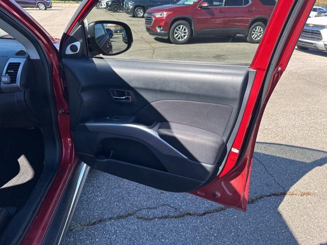 used 2010 Mitsubishi Outlander car, priced at $5,799