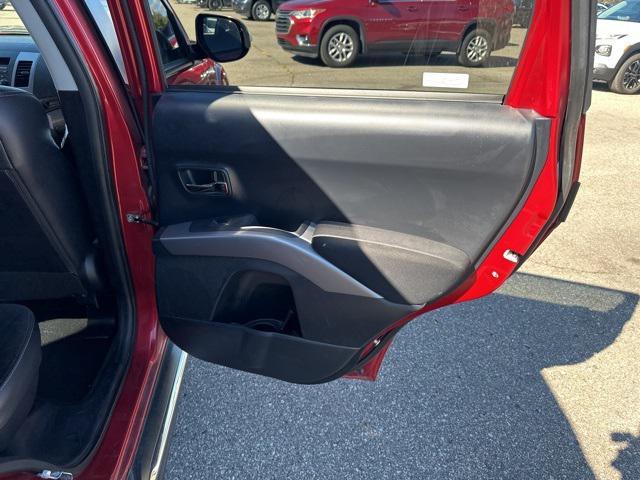 used 2010 Mitsubishi Outlander car, priced at $5,799
