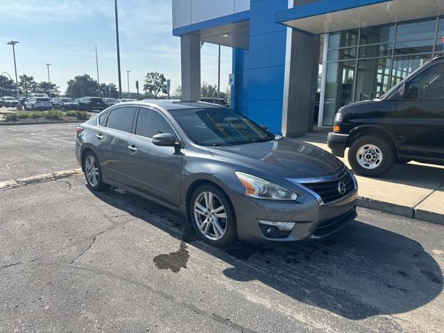 used 2015 Nissan Altima car, priced at $2,999