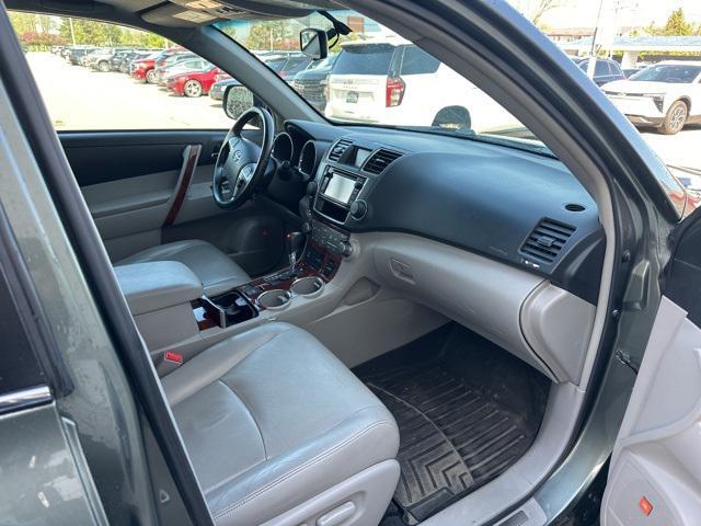 used 2013 Toyota Highlander car, priced at $8,799