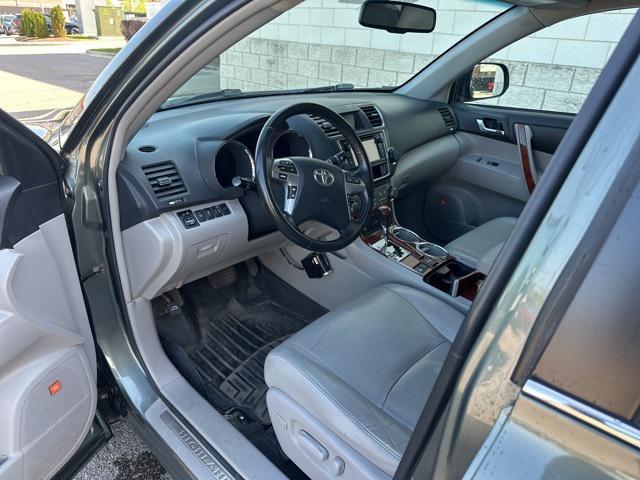 used 2013 Toyota Highlander car, priced at $8,799