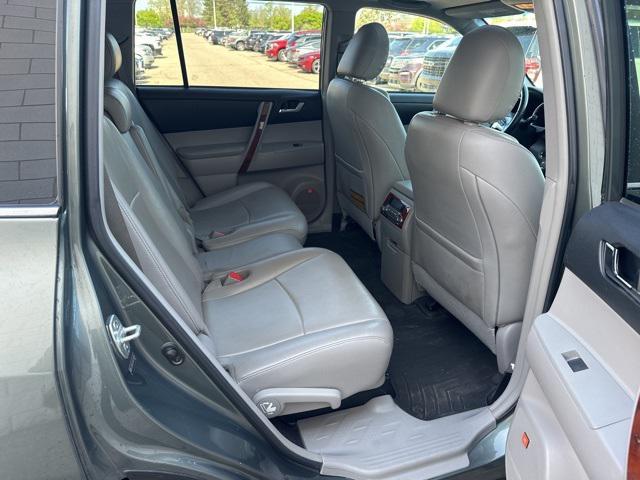 used 2013 Toyota Highlander car, priced at $8,799