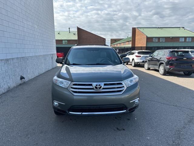 used 2013 Toyota Highlander car, priced at $8,799