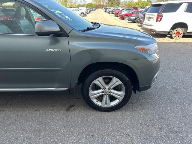 used 2013 Toyota Highlander car, priced at $8,799