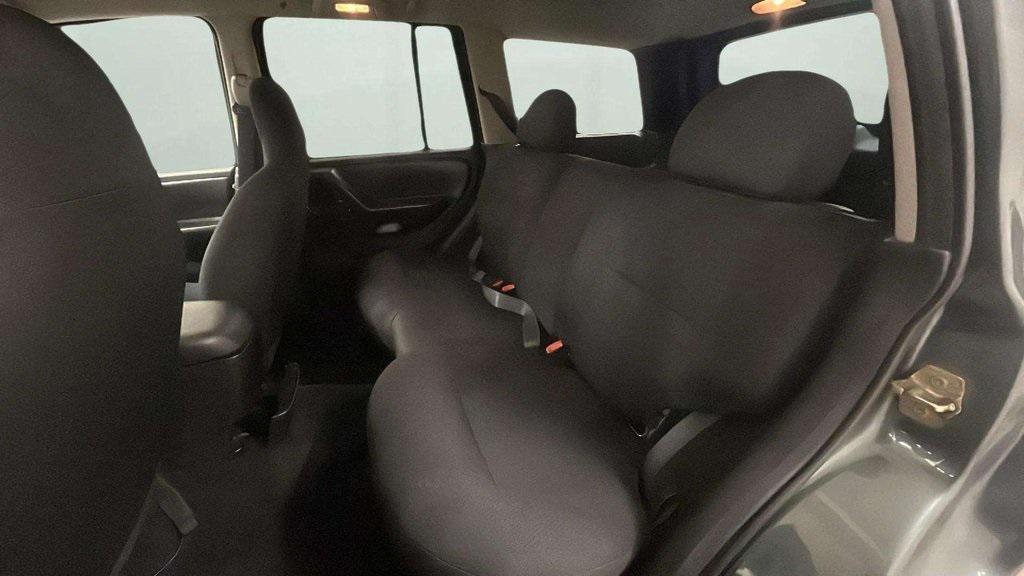 used 2004 Jeep Grand Cherokee car, priced at $2,999