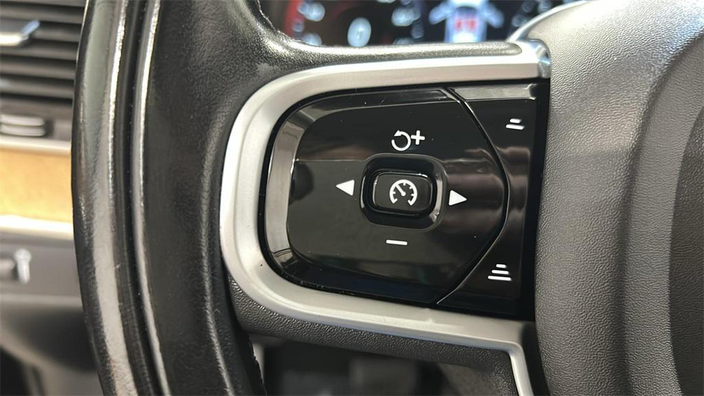 used 2022 Volvo XC90 car, priced at $29,994