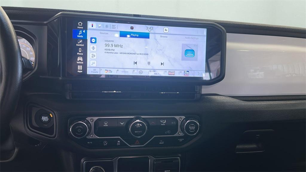 used 2024 Jeep Gladiator car, priced at $38,494