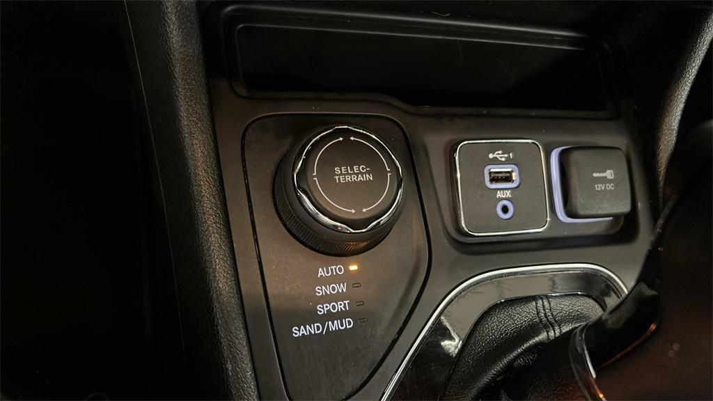 used 2021 Jeep Cherokee car, priced at $16,657