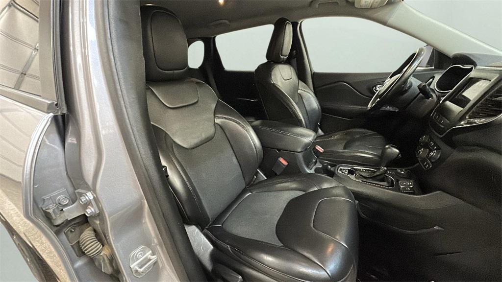 used 2021 Jeep Cherokee car, priced at $16,657