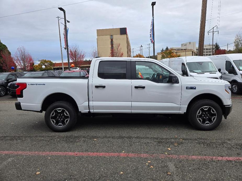 new 2024 Ford F-150 Lightning car