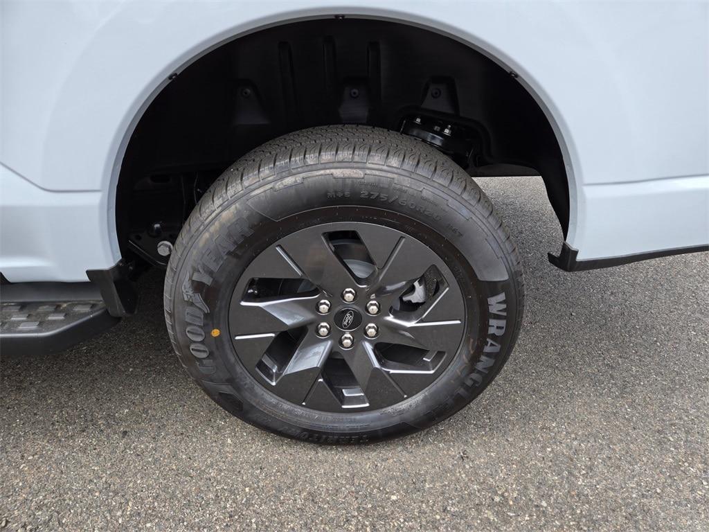 new 2025 Ford F-150 Lightning car