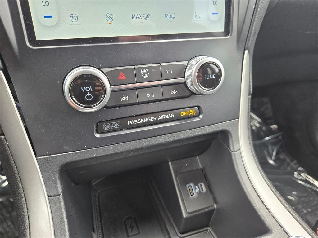used 2022 Ford Edge car, priced at $30,000