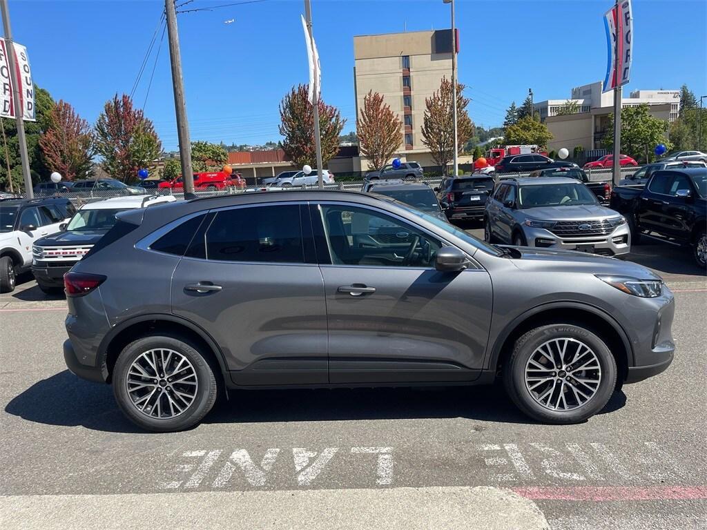 new 2024 Ford Escape car, priced at $40,000