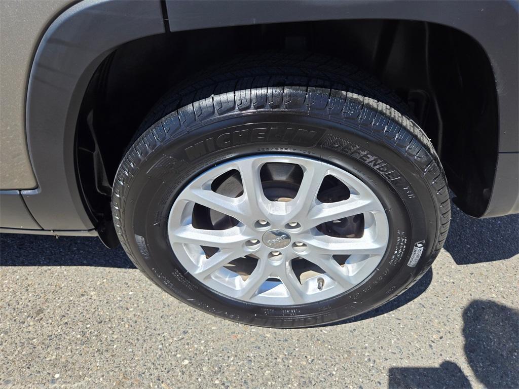 used 2018 Jeep Cherokee car, priced at $17,999