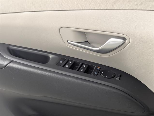 new 2025 Hyundai TUCSON Hybrid car, priced at $37,615