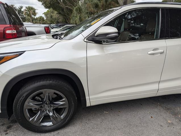 used 2017 Toyota Highlander car, priced at $25,598