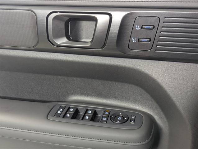 new 2025 Hyundai SANTA FE HEV car, priced at $48,650