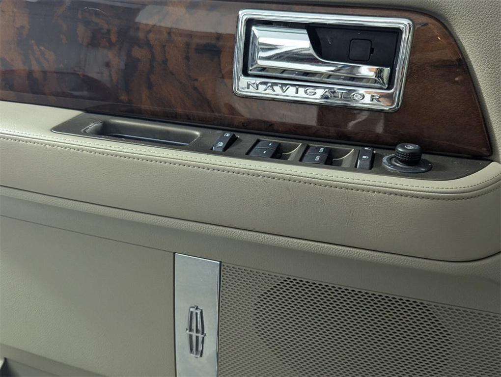 used 2013 Lincoln Navigator car, priced at $10,999