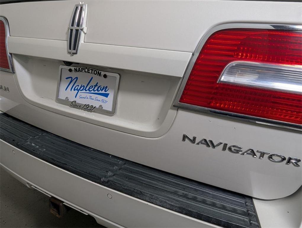 used 2013 Lincoln Navigator car, priced at $10,999