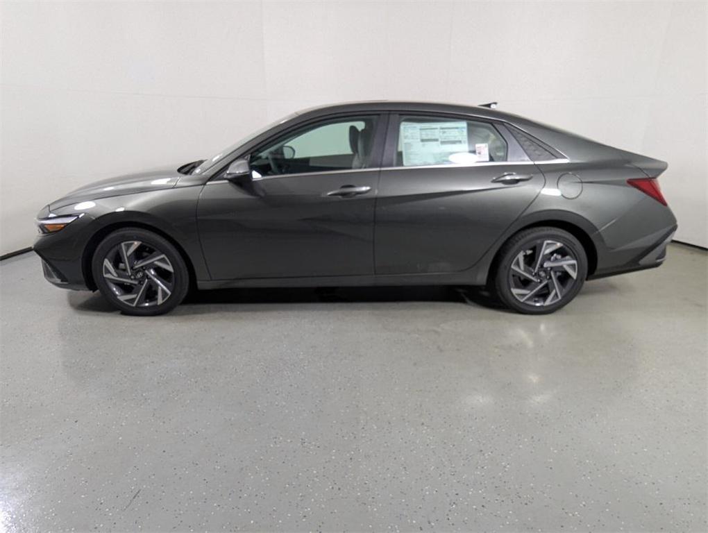 new 2025 Hyundai Elantra car, priced at $27,437