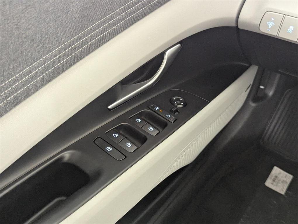 new 2025 Hyundai Elantra car, priced at $27,437