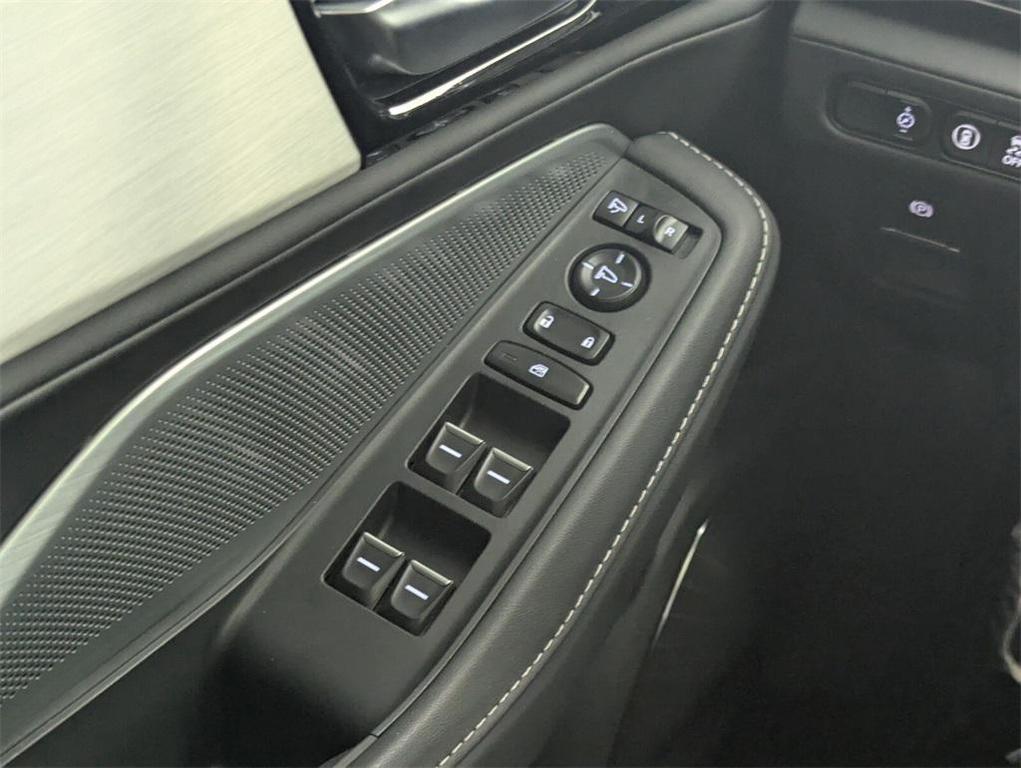 used 2025 Acura MDX car, priced at $47,179