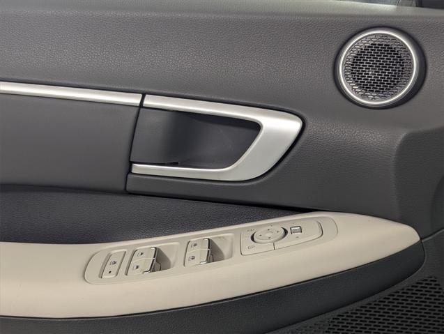 new 2025 Hyundai Sonata Hybrid car, priced at $32,569