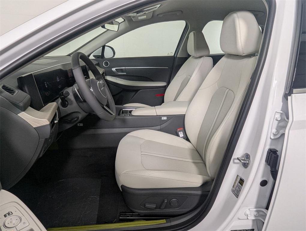 new 2025 Hyundai Sonata Hybrid car, priced at $32,569
