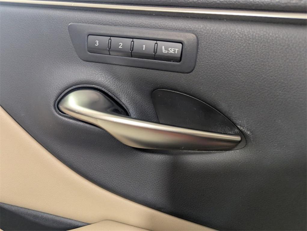 used 2019 Lexus ES 350 car, priced at $28,726