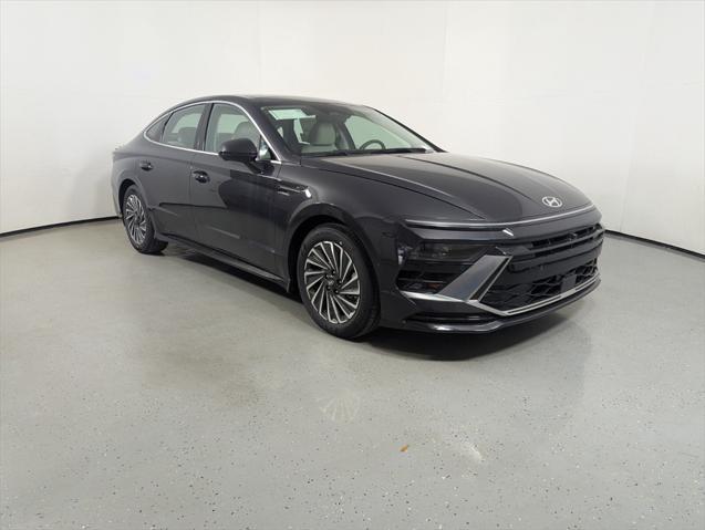 new 2025 Hyundai Sonata Hybrid car, priced at $38,443