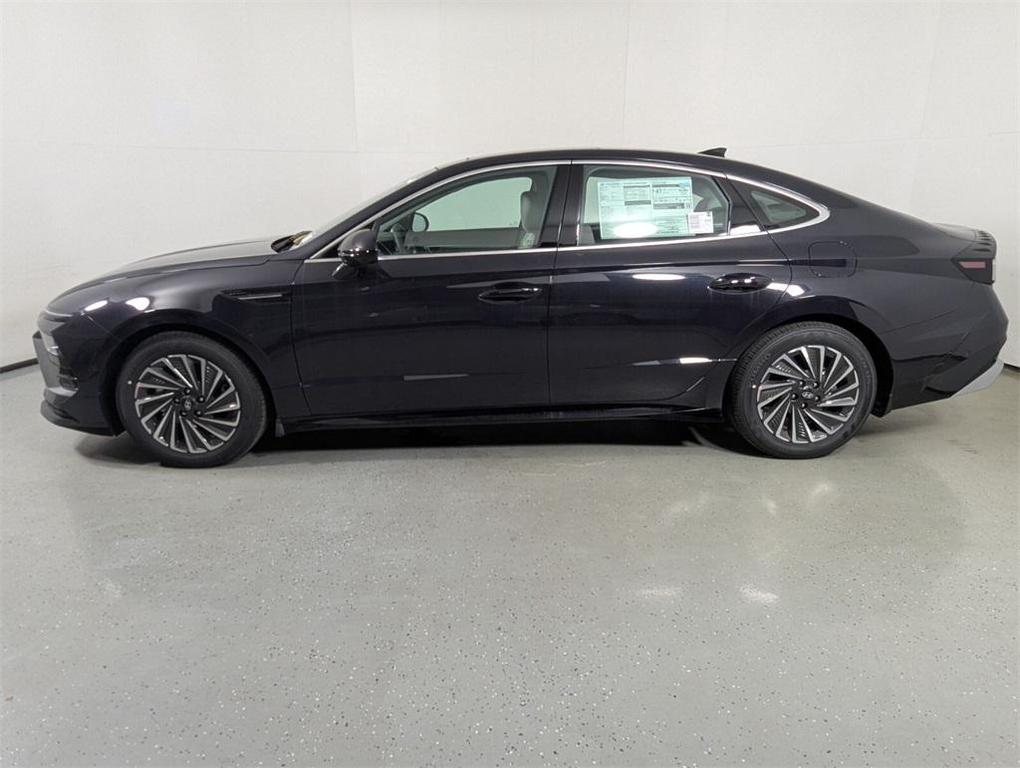 new 2025 Hyundai Sonata Hybrid car, priced at $38,443