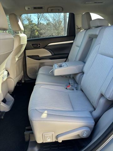 used 2015 Toyota Highlander car, priced at $15,885