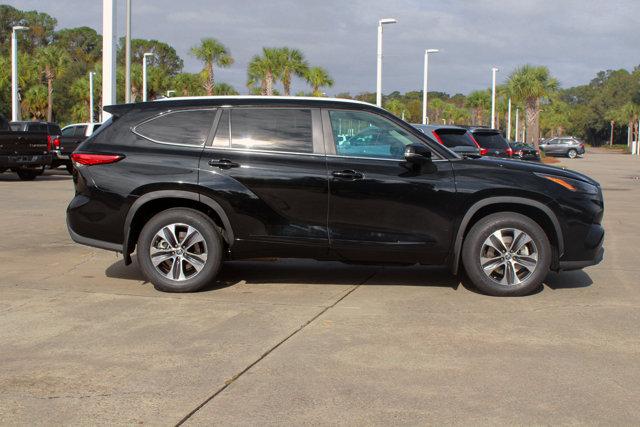 used 2023 Toyota Highlander car, priced at $39,654