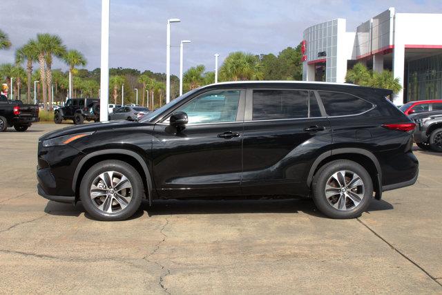 used 2023 Toyota Highlander car, priced at $39,654