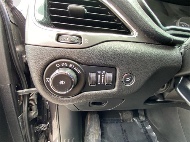 used 2019 Jeep Cherokee car, priced at $16,072