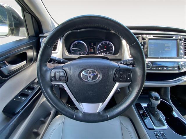 used 2016 Toyota Highlander car, priced at $16,972