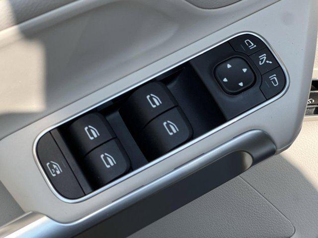 new 2025 Mercedes-Benz GLB 250 car, priced at $49,595