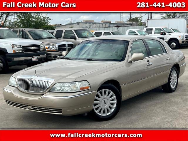 used 2005 Lincoln Town Car car, priced at $13,500
