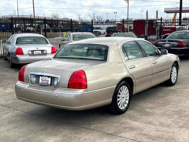 used 2005 Lincoln Town Car car, priced at $12,980