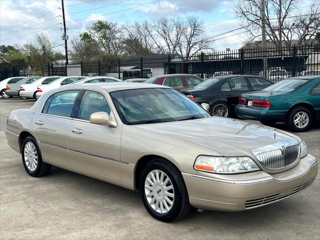 used 2005 Lincoln Town Car car, priced at $12,980