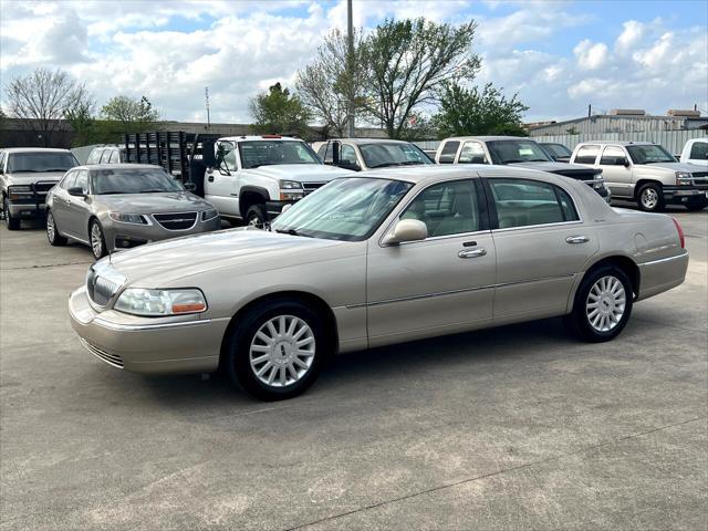 used 2005 Lincoln Town Car car, priced at $12,980