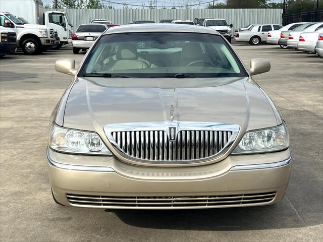 used 2005 Lincoln Town Car car, priced at $12,980