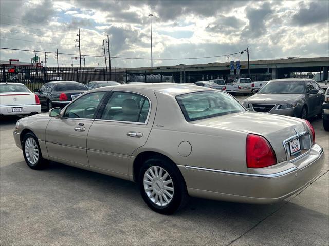 used 2005 Lincoln Town Car car, priced at $12,980