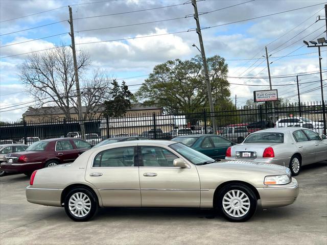 used 2005 Lincoln Town Car car, priced at $12,980