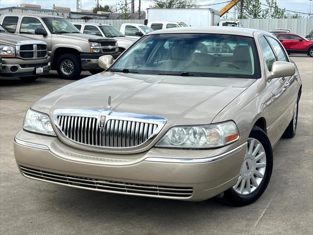 used 2005 Lincoln Town Car car, priced at $12,980