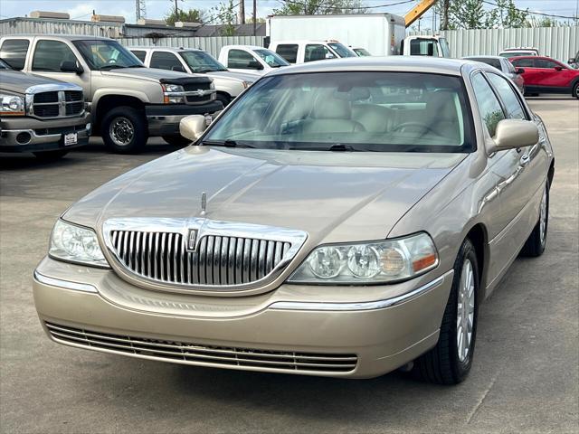 used 2005 Lincoln Town Car car, priced at $12,980