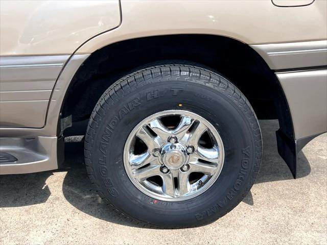 used 2002 Lexus LX 470 car, priced at $19,980